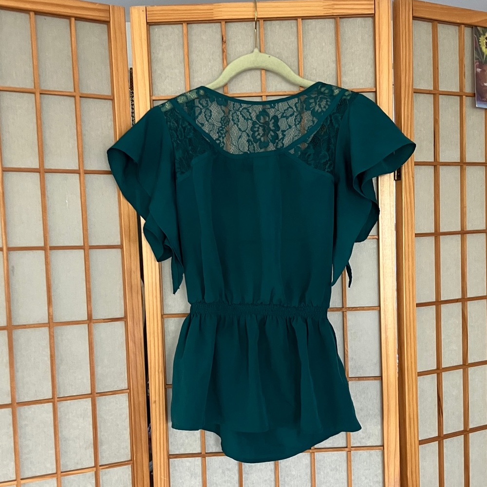 EUC Forever 21 Small Teal Floral Lace Bodice Open Back Peplum Blouse